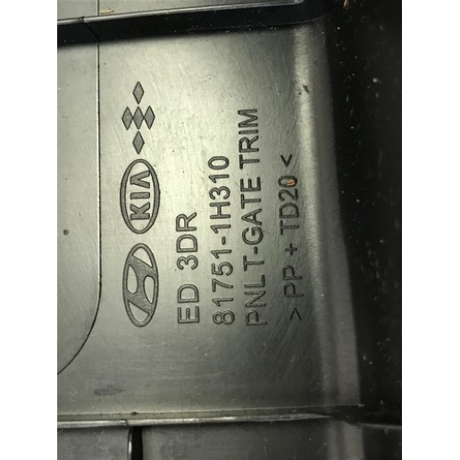 Обшивка кришки багажника Kia Ceed Combi 2006-2012 817511H310